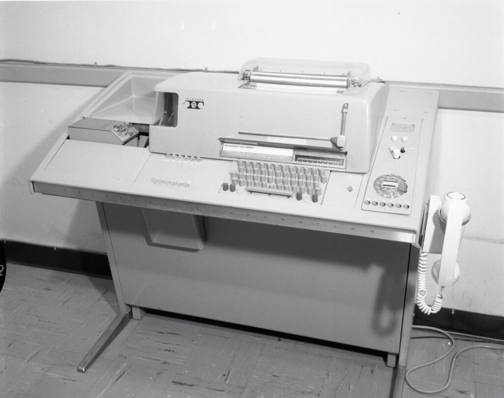 Terminaux reliés à un ordinateur IBM 360/67, NASA, 1971